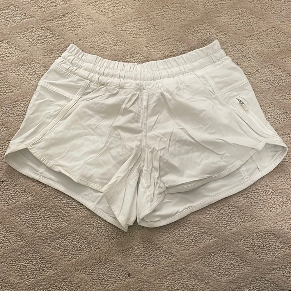 Size 4, 4 inch lulu shorts